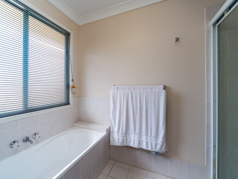 60 Ingles Circuit, Arundel QLD 4214