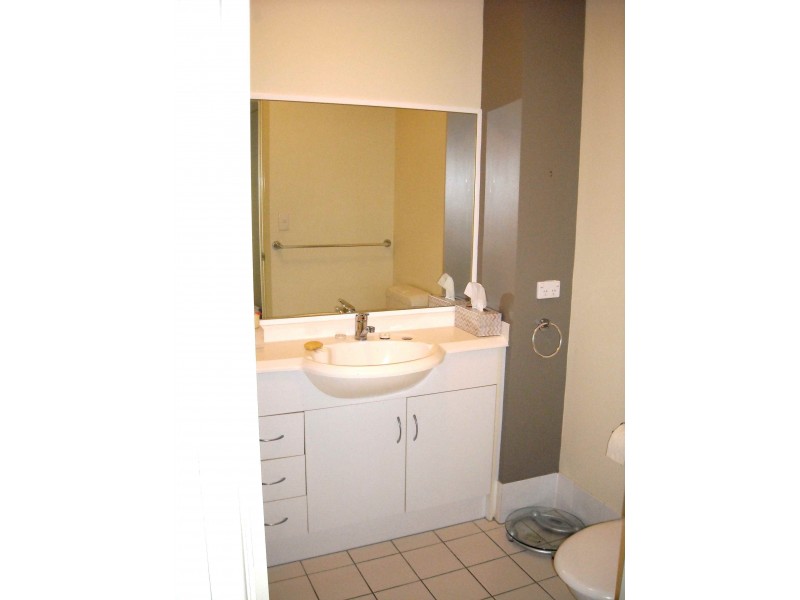 6/183 Government Road, Labrador QLD 4215