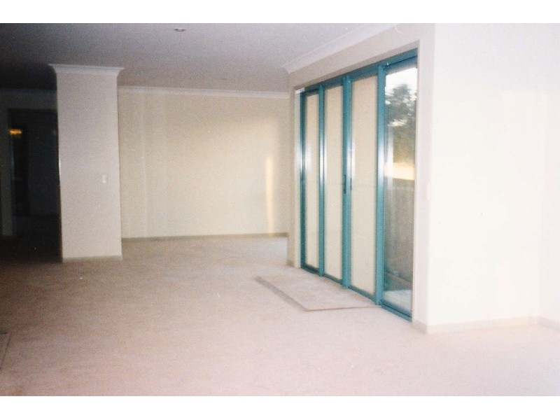 2/118 Government Road, Labrador QLD 4215