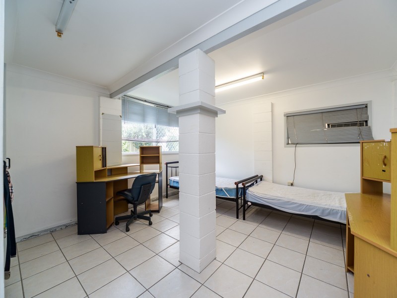 193 Whiting Street, Labrador QLD 4215