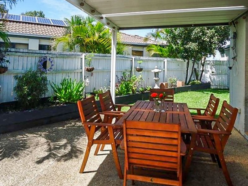 1/15 Gemma Glade, Labrador QLD 4215