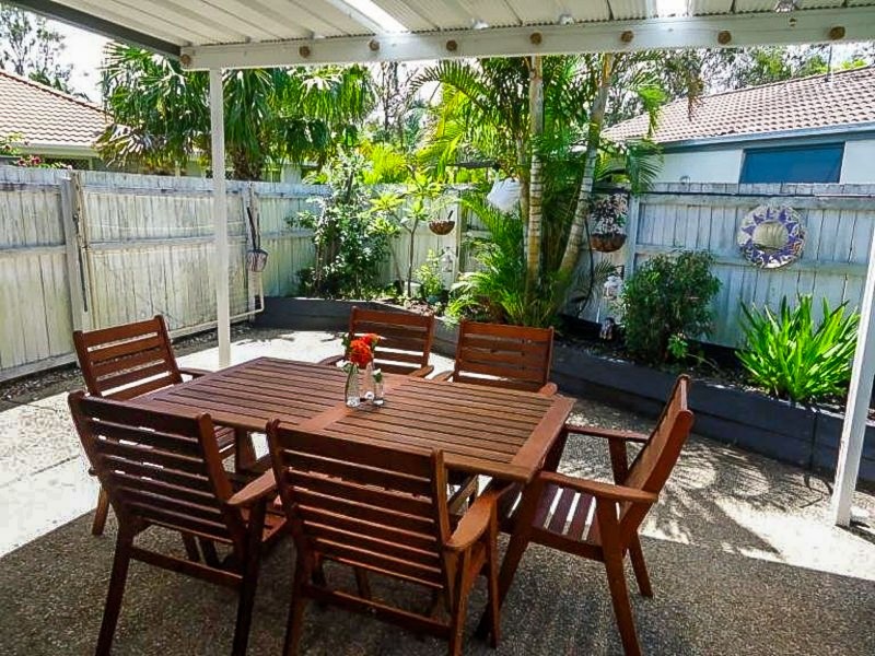 1/15 Gemma Glade, Labrador QLD 4215