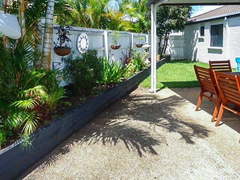 1/15 Gemma Glade, Labrador QLD 4215