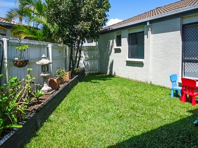 1/15 Gemma Glade, Labrador QLD 4215