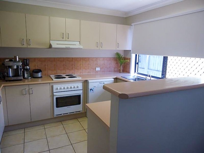 1/15 Gemma Glade, Labrador QLD 4215