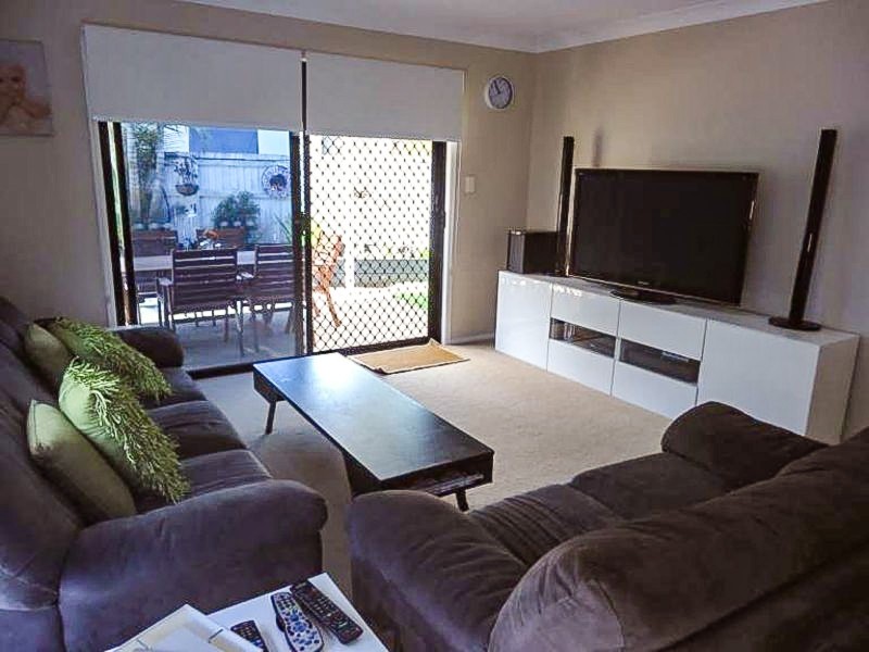 1/15 Gemma Glade, Labrador QLD 4215
