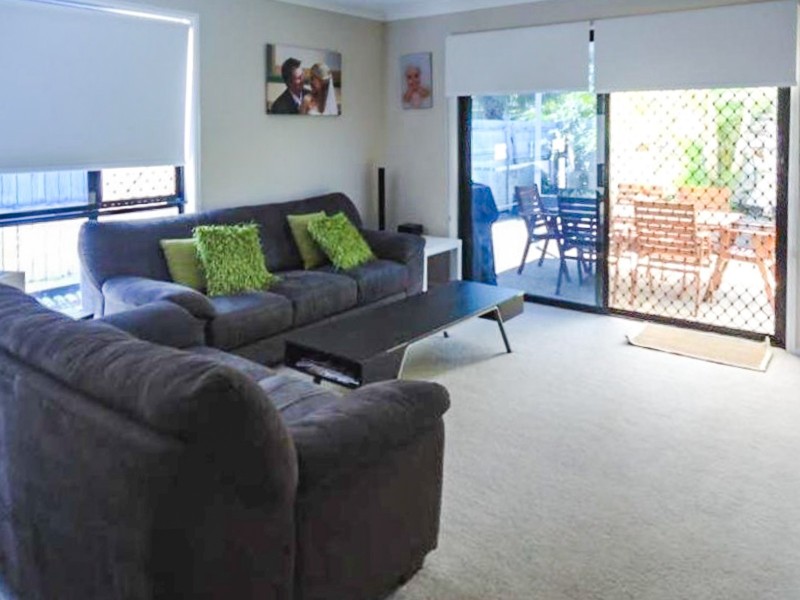 1/15 Gemma Glade, Labrador QLD 4215