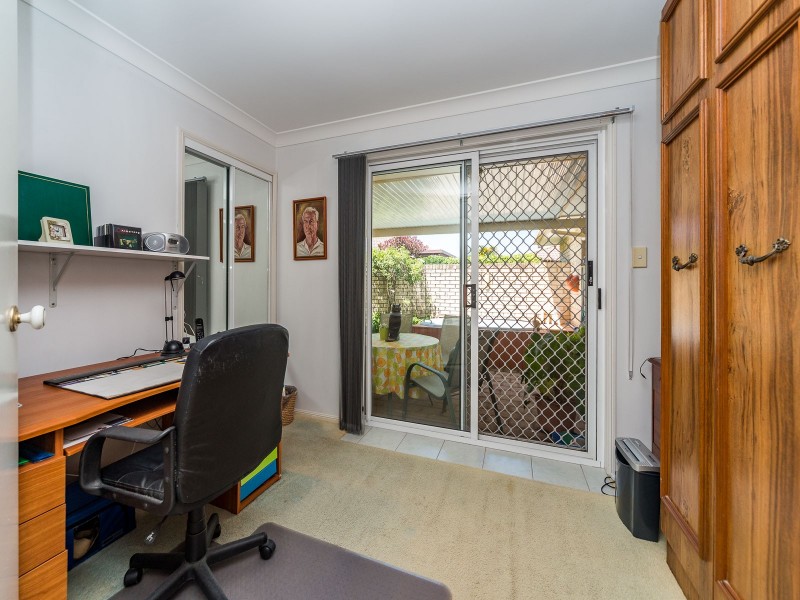 1/18 Kenny Drive, Labrador QLD 4215