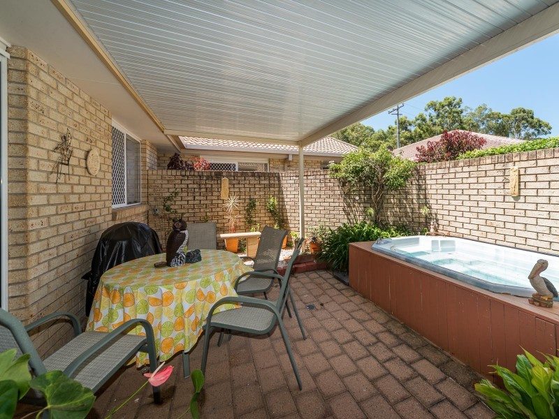 1/18 Kenny Drive, Labrador QLD 4215