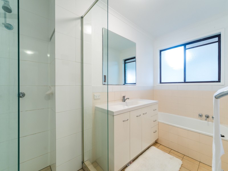 1/3 Botanical Drive, Labrador QLD 4215