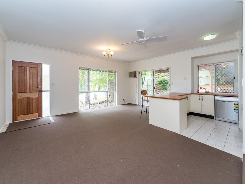 1/2 Hill Court, Labrador QLD 4215