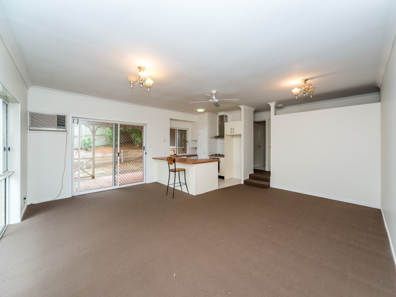 1/2 Hill Court, Labrador QLD 4215