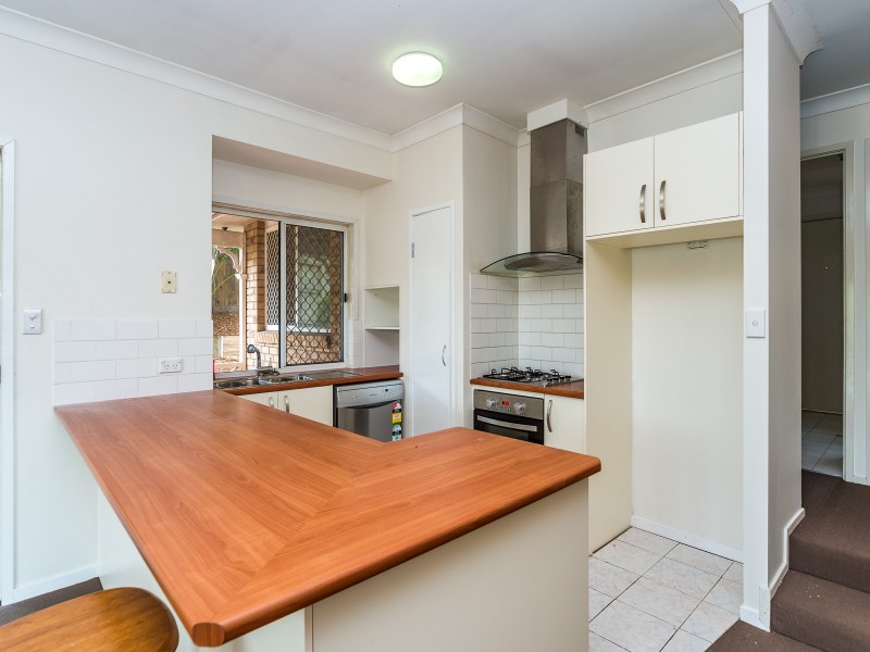 1/2 Hill Court, Labrador QLD 4215