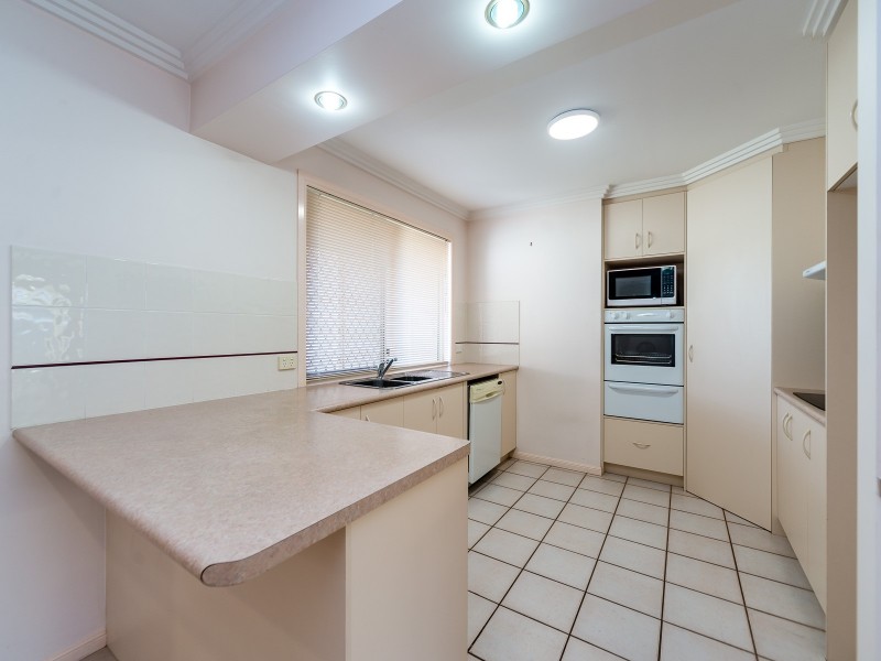 2/16 Gemma Glade, Labrador QLD 4215