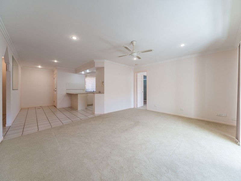 2/16 Gemma Glade, Labrador QLD 4215
