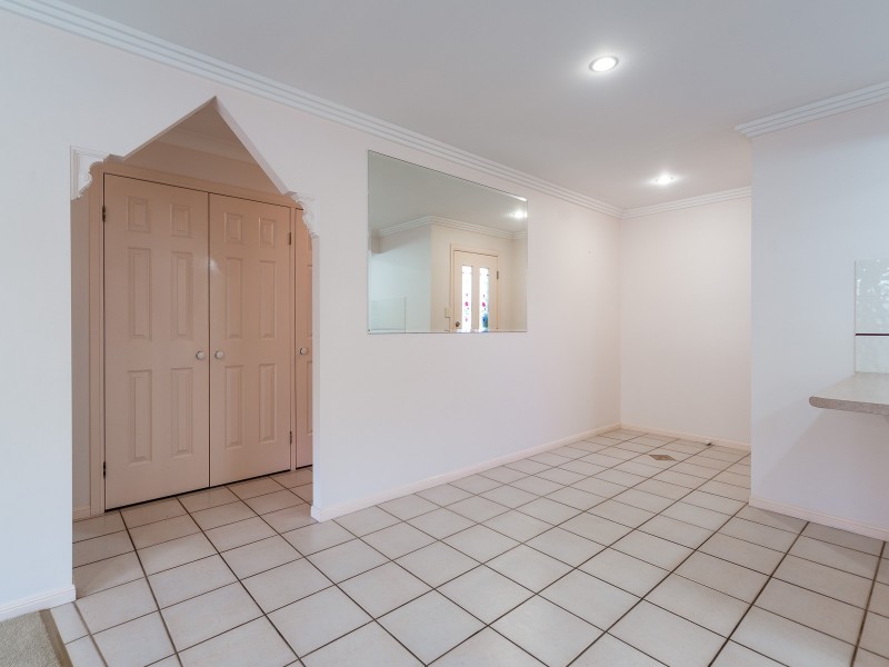 2/16 Gemma Glade, Labrador QLD 4215