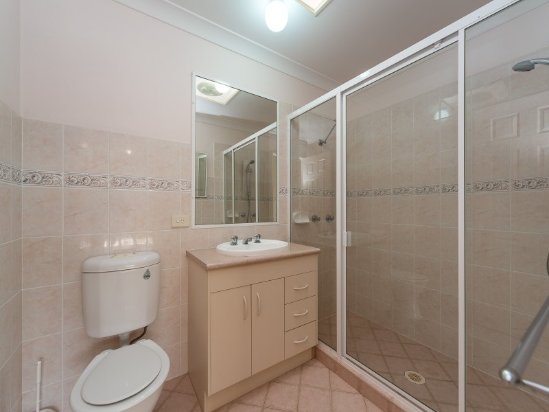2/16 Gemma Glade, Labrador QLD 4215
