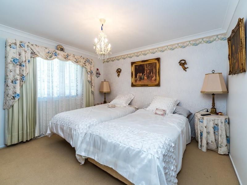 25 Tanzen Drive, Arundel QLD 4214