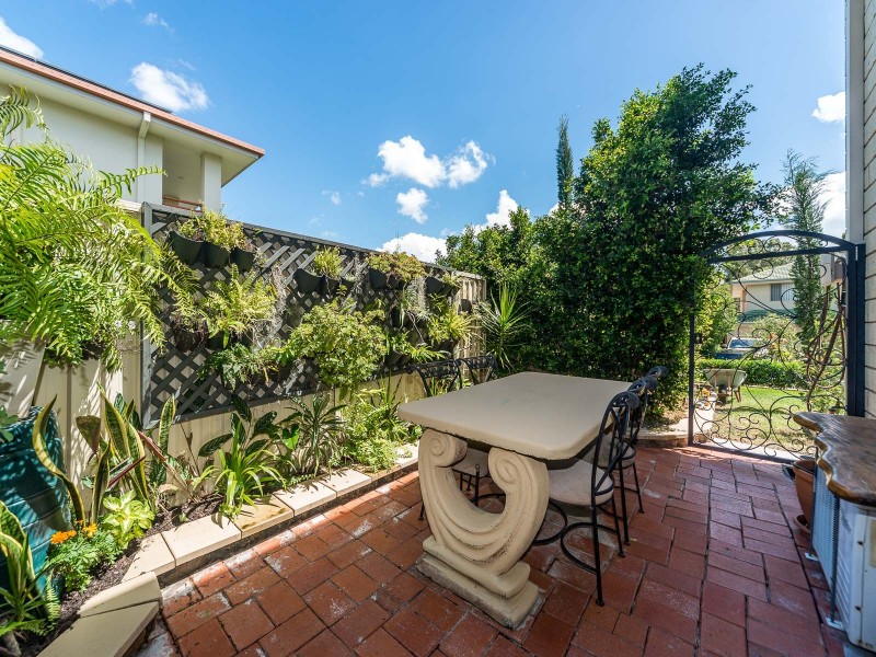 25 Tanzen Drive, Arundel QLD 4214