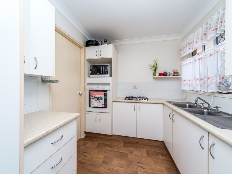 2/16 Annette Court, Labrador QLD 4215