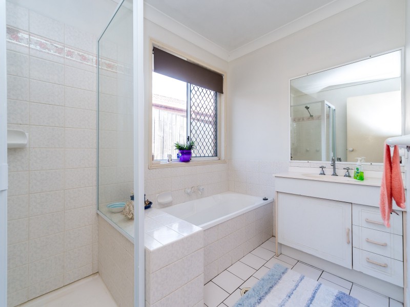 2/16 Annette Court, Labrador QLD 4215