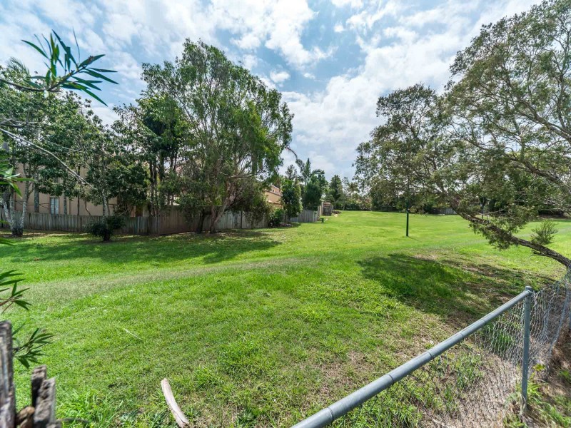 2/16 Annette Court, Labrador QLD 4215