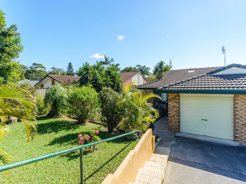 2/7 Ash Court, Arundel QLD 4214