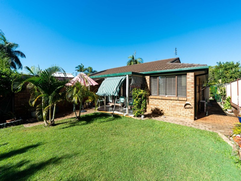 2/7 Ash Court, Arundel QLD 4214