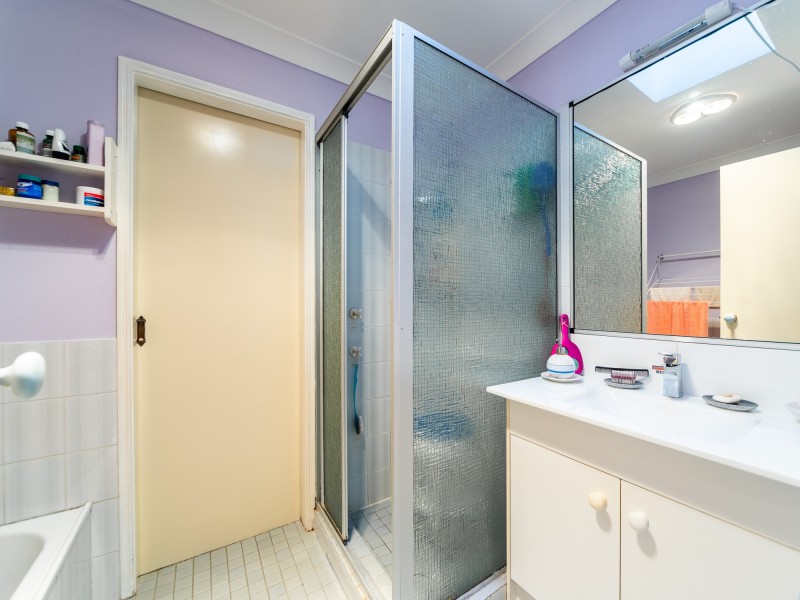 2/7 Ash Court, Arundel QLD 4214