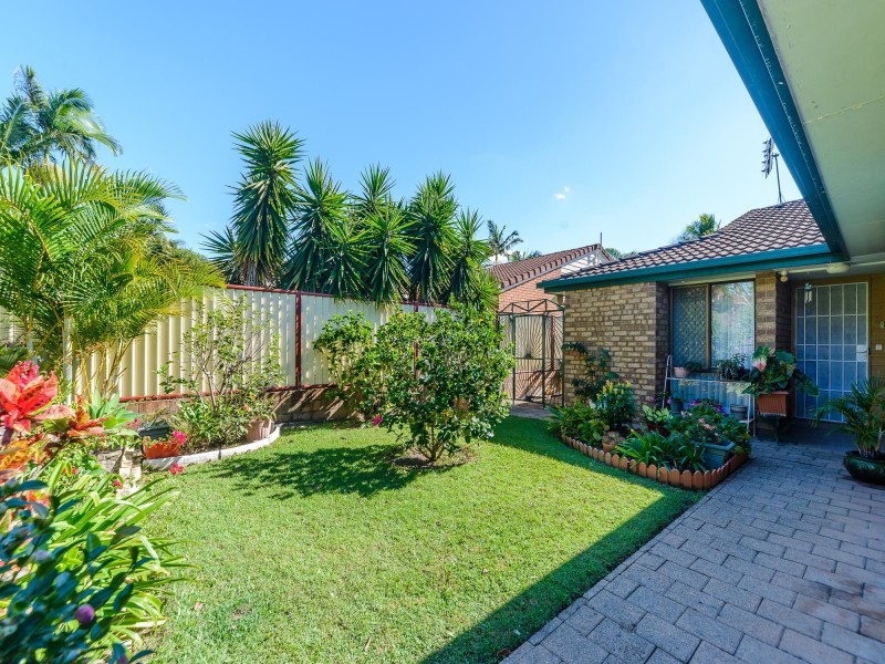 2/7 Ash Court, Arundel QLD 4214