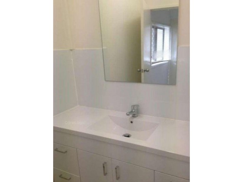 24 Broad Street, Labrador QLD 4215