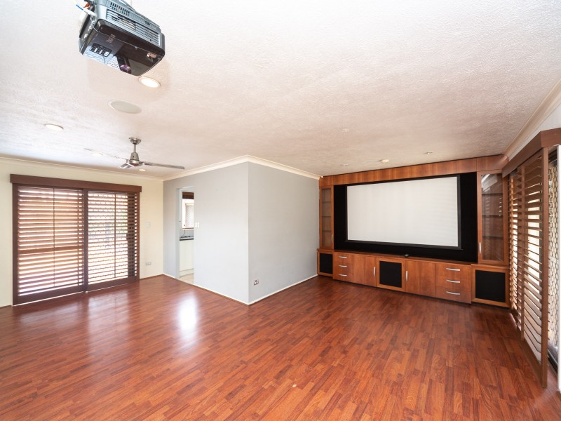 9 Burrinjuck Drive, Coombabah QLD 4216