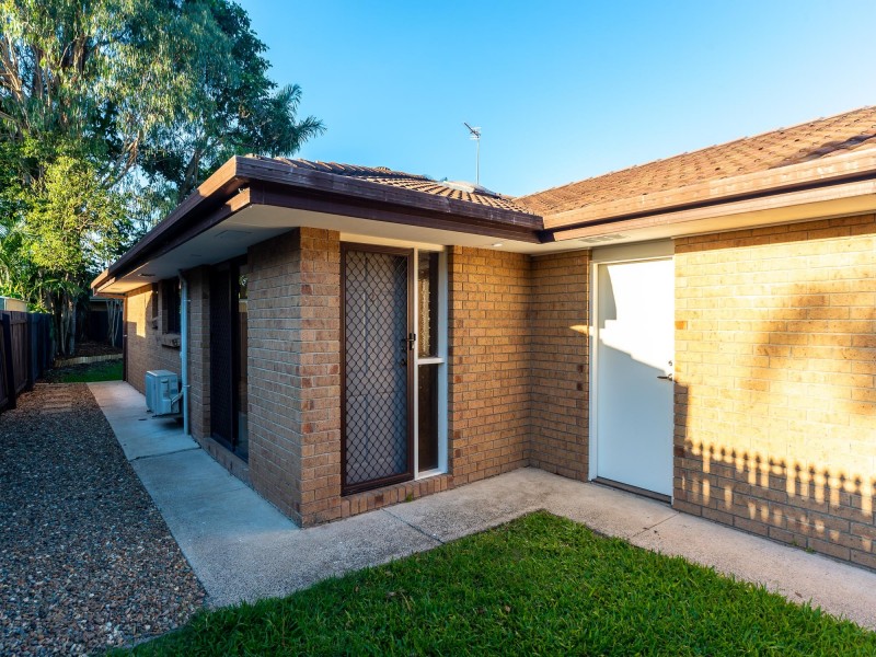 2/20 Morinda Way, Labrador QLD 4215