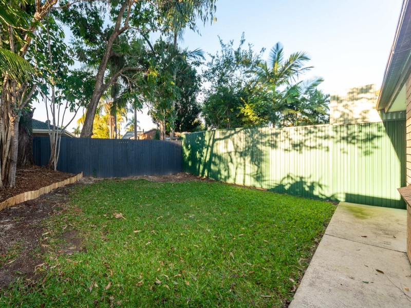 2/20 Morinda Way, Labrador QLD 4215