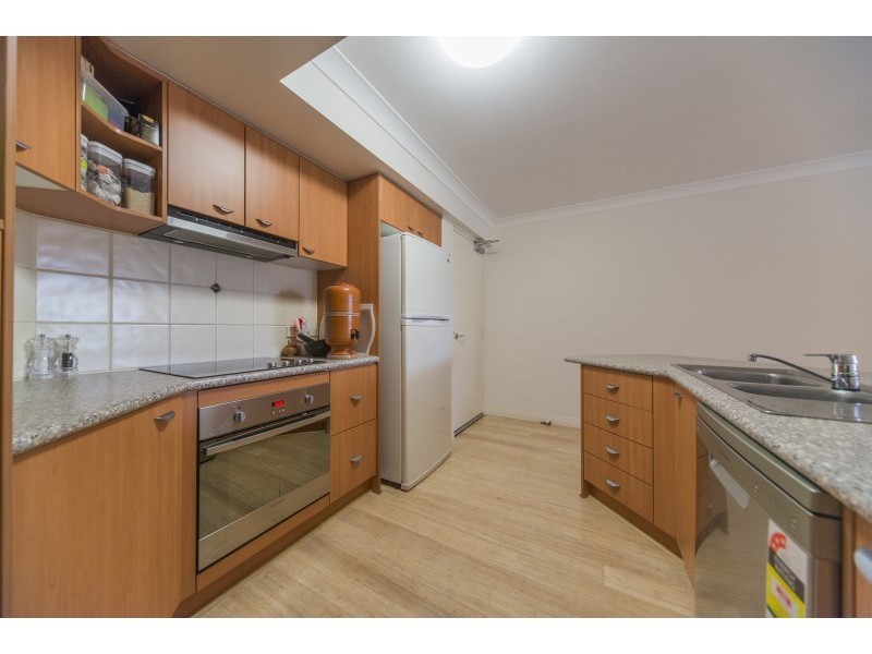 224/392 Marine Parade, Labrador QLD 4215