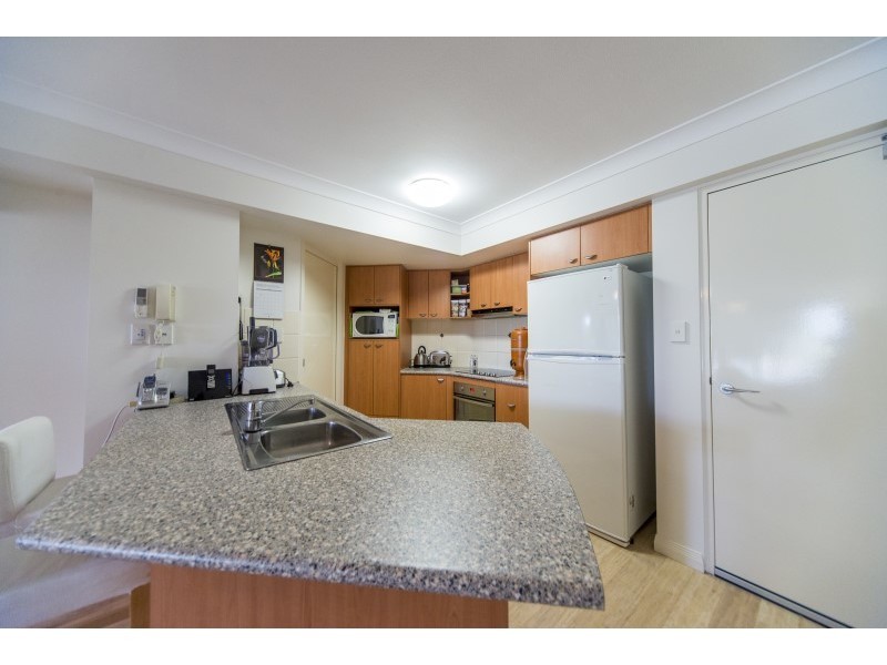 224/392 Marine Parade, Labrador QLD 4215