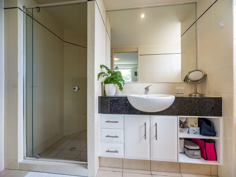 4/242 Marine Parade, Labrador QLD 4215