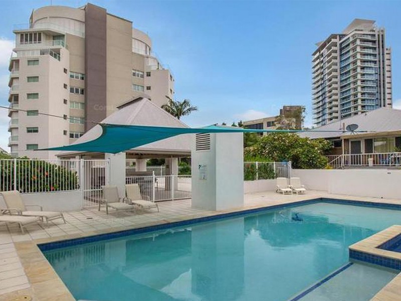 4/242 Marine Parade, Labrador QLD 4215