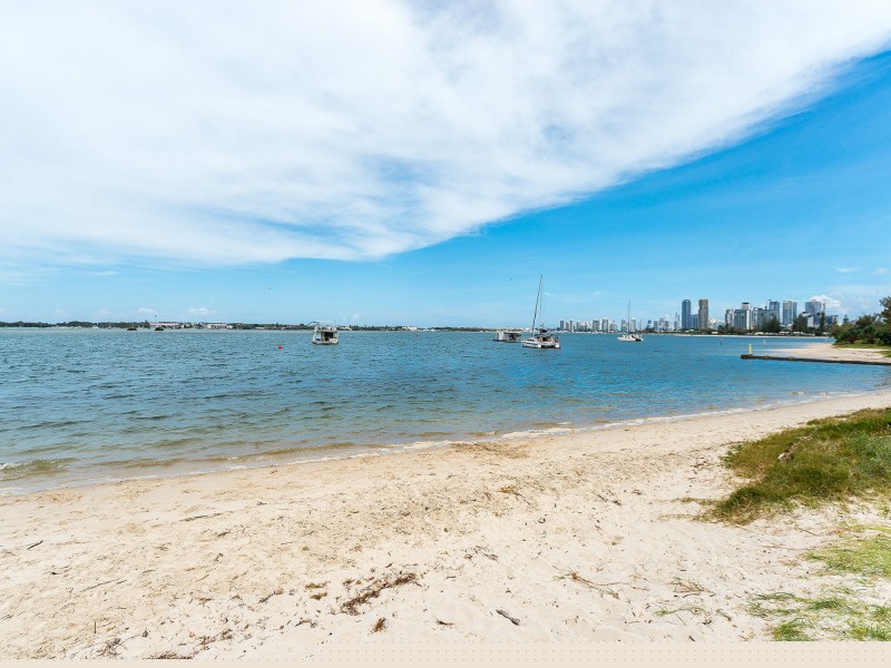 4/242 Marine Parade, Labrador QLD 4215