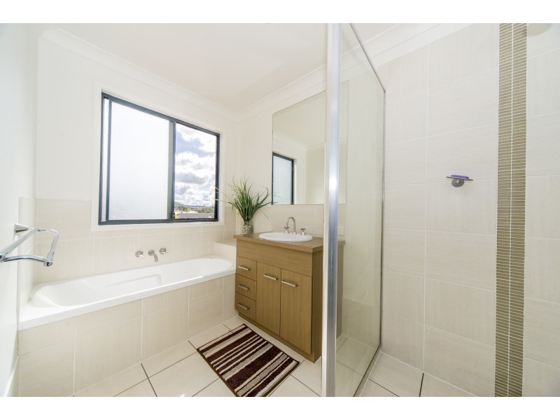 42 Bahkeeta Street, Oxenford QLD 4210