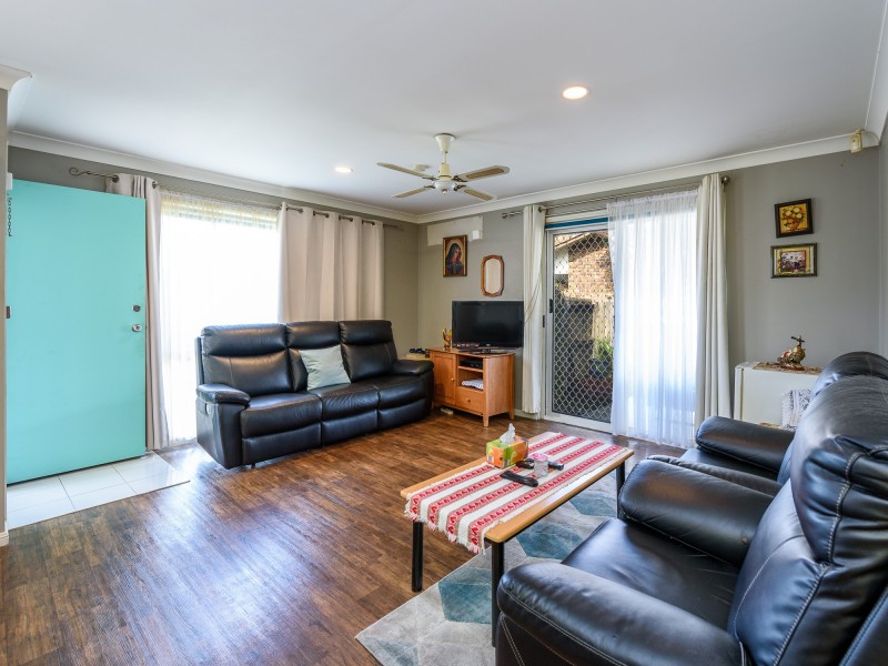 1/18 Annette Court, Labrador QLD 4215