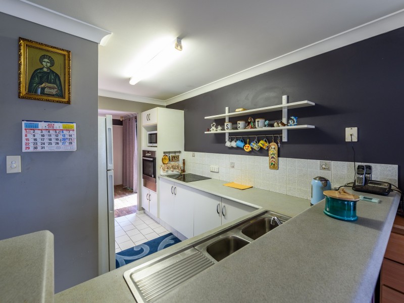 1/18 Annette Court, Labrador QLD 4215