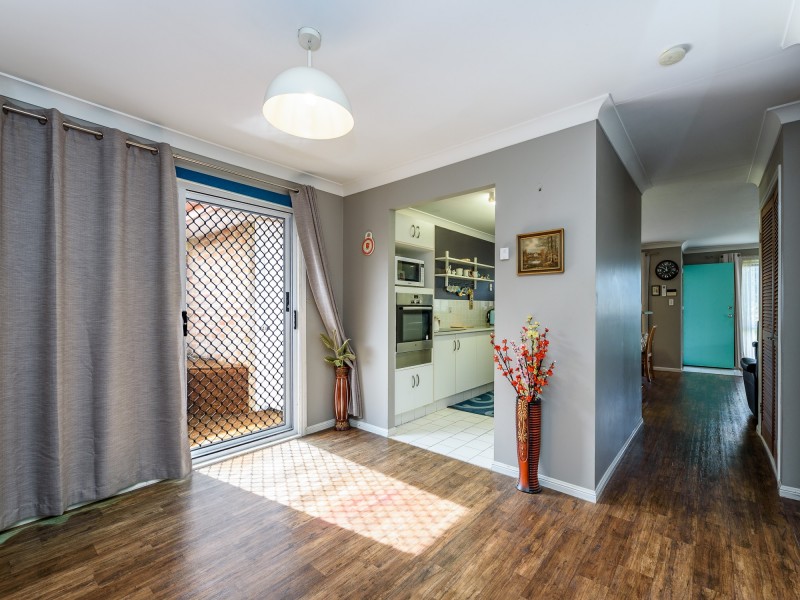 1/18 Annette Court, Labrador QLD 4215