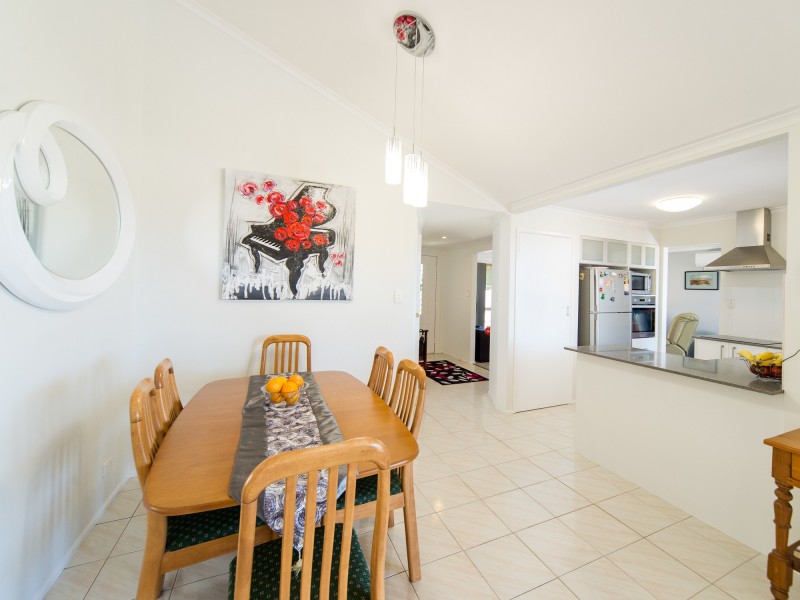 26 Ashburton Close, Arundel QLD 4214