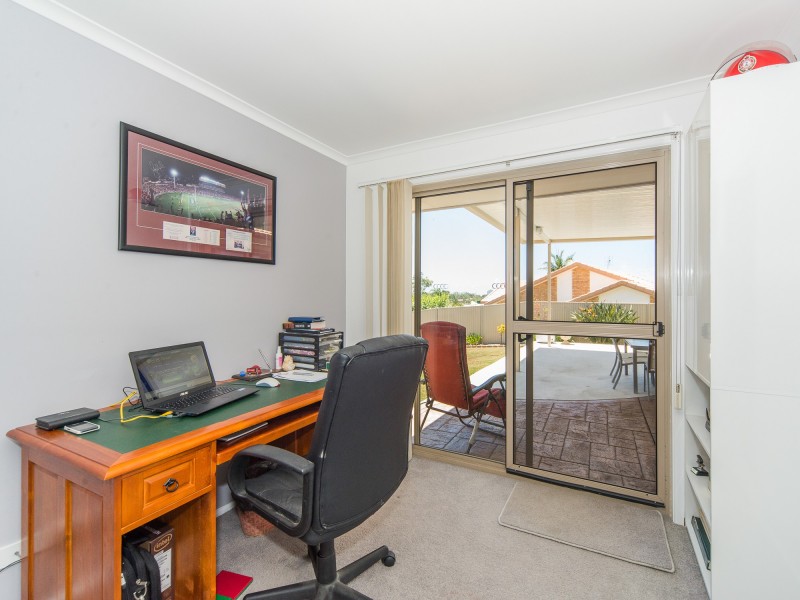 26 Ashburton Close, Arundel QLD 4214