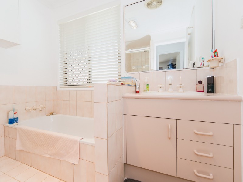 26 Ashburton Close, Arundel QLD 4214