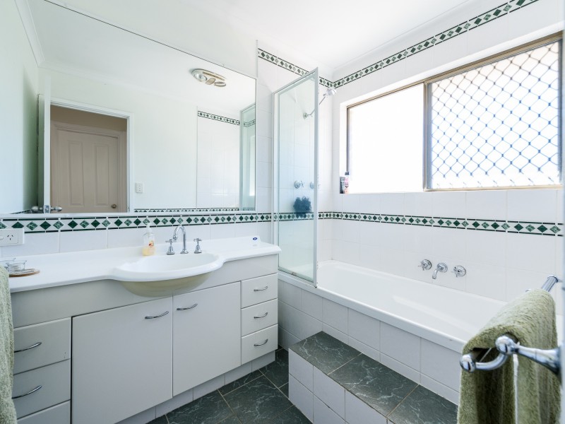 4 Minden Crescent, Helensvale QLD 4212