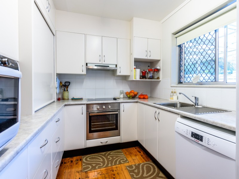 13 Goss Avenue, Labrador QLD 4215