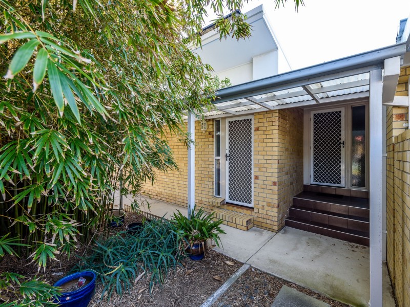 13 Goss Avenue, Labrador QLD 4215