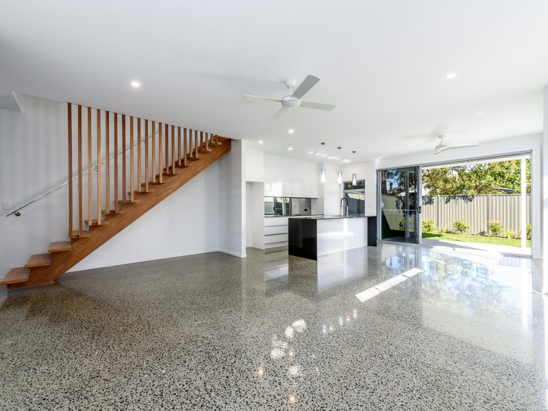 2/3 Kenmar Street, Labrador QLD 4215